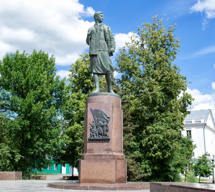 Памятник Зое Космодемьянской в Тамбове